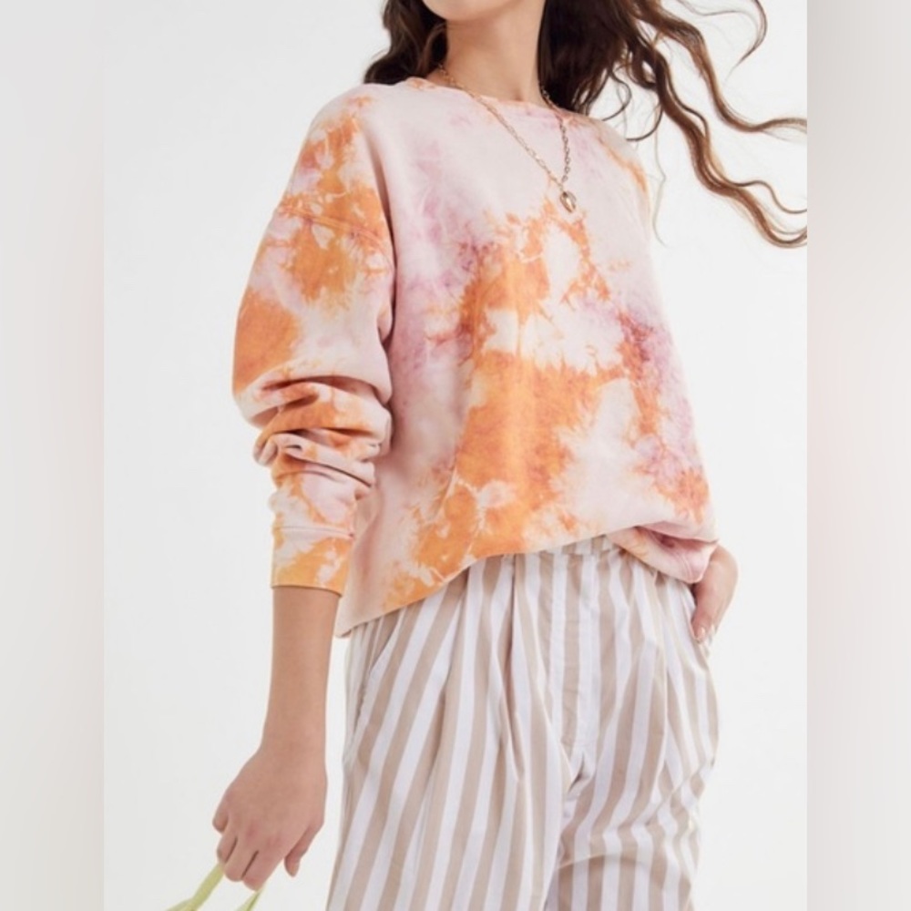 Tie dye urban crewneck.